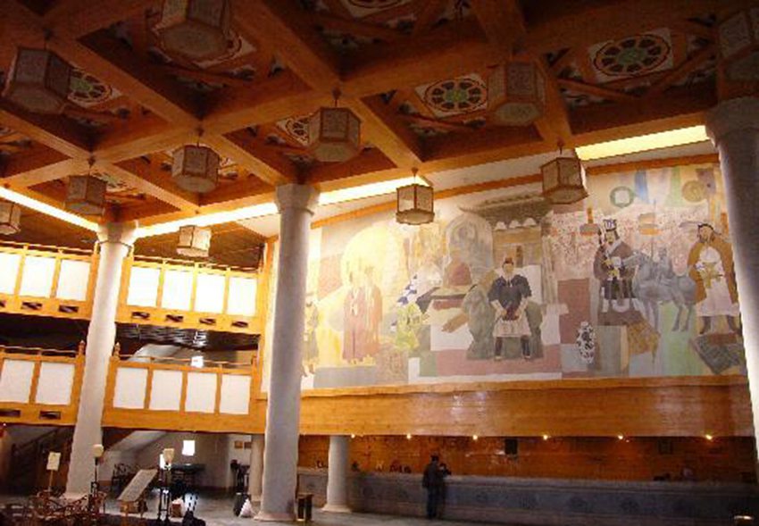 再現(xiàn)大漠古堡風(fēng)貌與意境 敦煌山莊