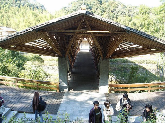 客家夯土墻瓦屋頂下的巴厘島風(fēng)格 廣州十字水酒店