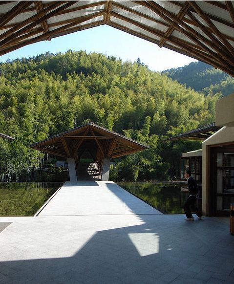 客家夯土墻瓦屋頂下的巴厘島風(fēng)格 廣州十字水酒店